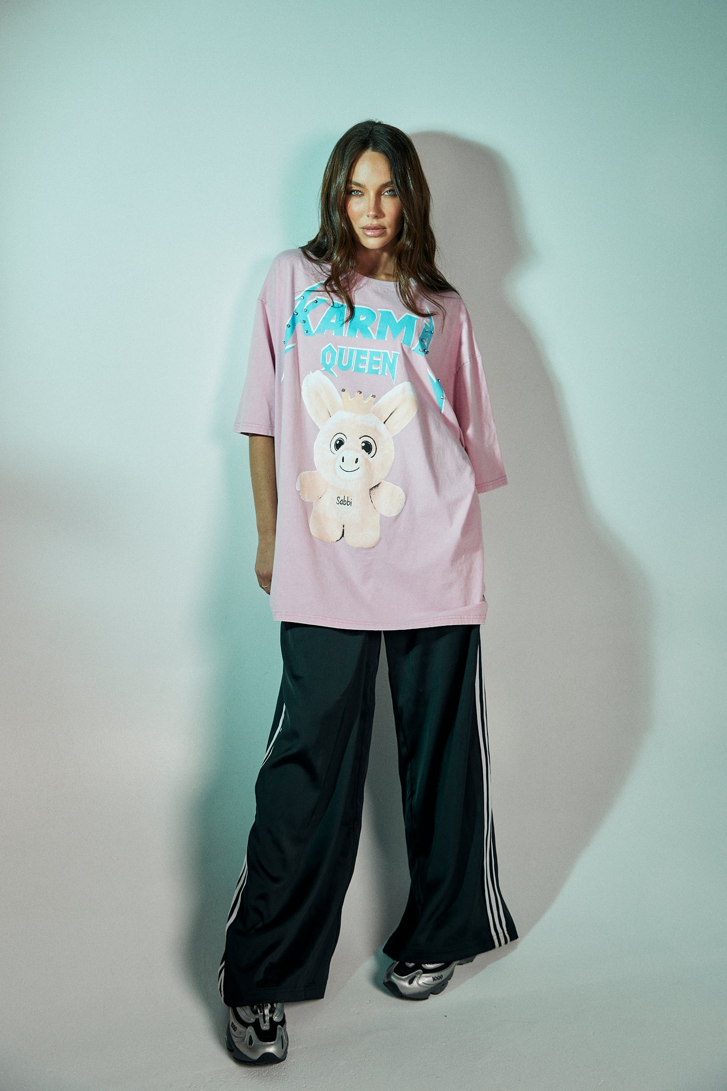 THE KARMA QUEEN BLING TEE - PINK l Sabbi