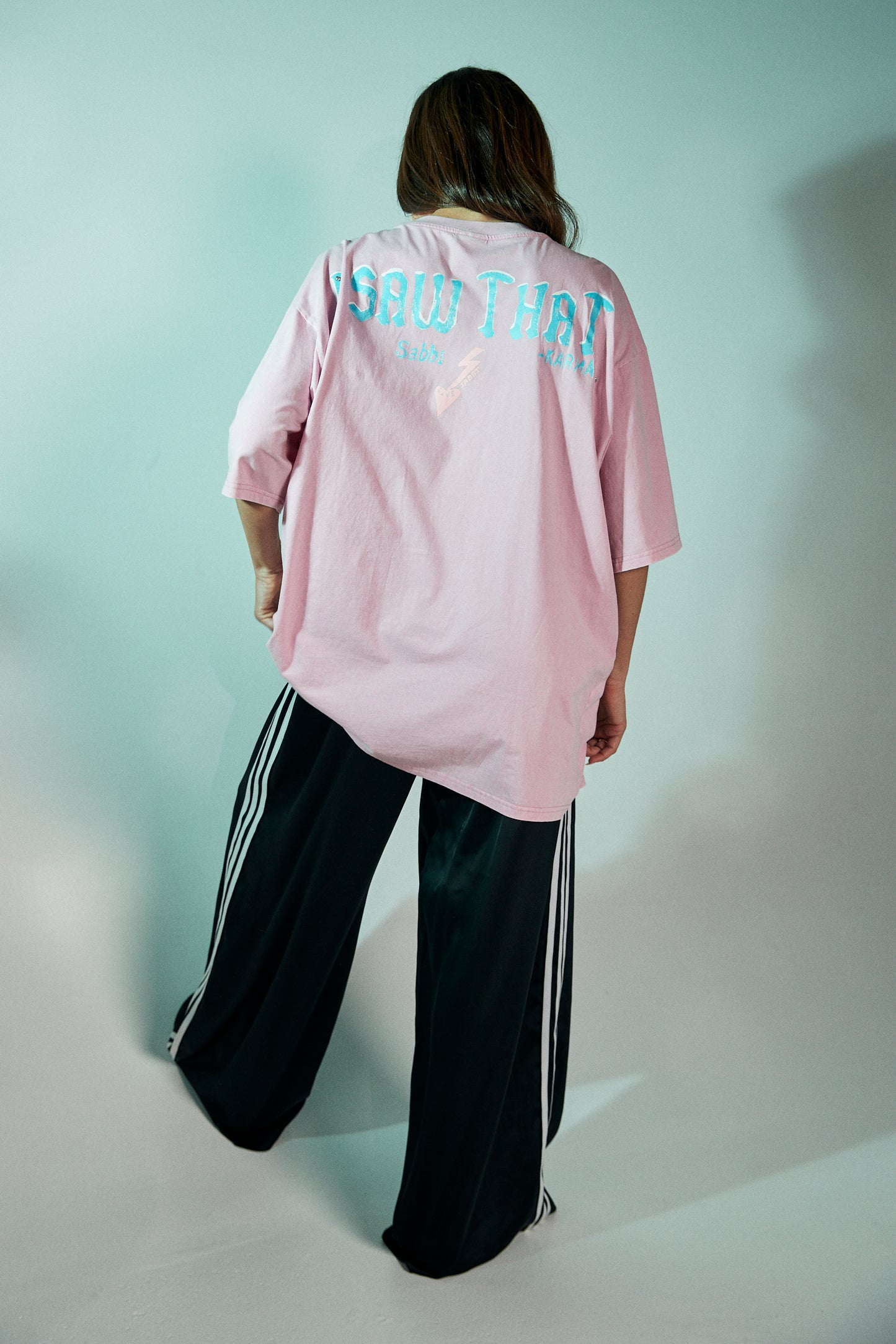 THE KARMA QUEEN BLING TEE - PINK l Sabbi