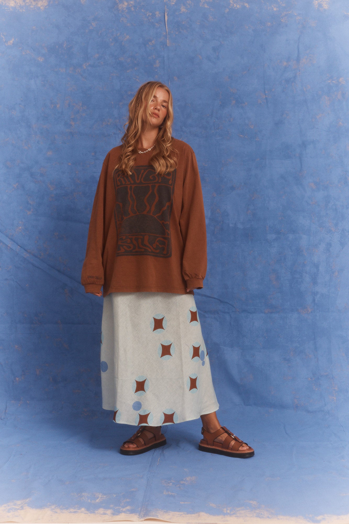 Lino Roses Tee - Brown | Kinga Csilla
