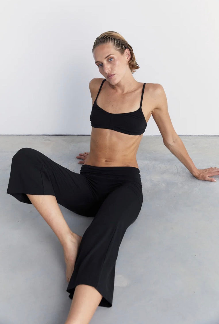 Yin Flare 7’8 Length - Black | Pinky & Kamal