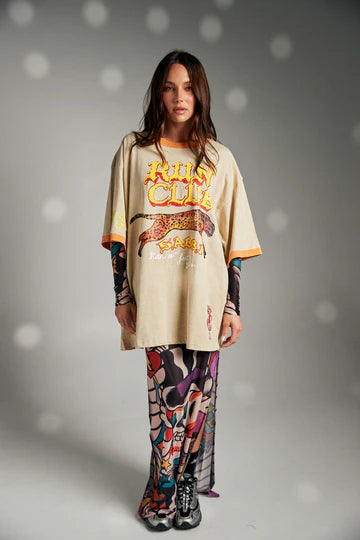 The Very Oversized Run Club Tee - Sand | Sabbi