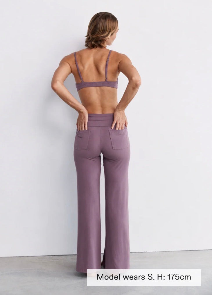 Full Length Yin Flare - Mauve | Pinky & Kamal