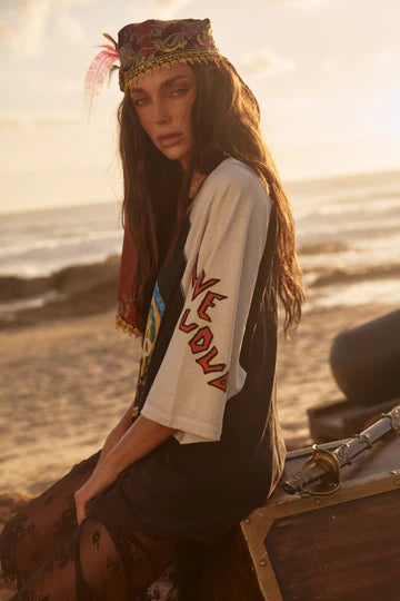 Stay Wild Raglan Tee - Black | Sabbi