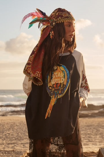 Stay Wild Raglan Tee - Black | Sabbi