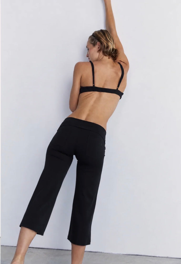 Yin Flare 7’8 Length - Black | Pinky & Kamal