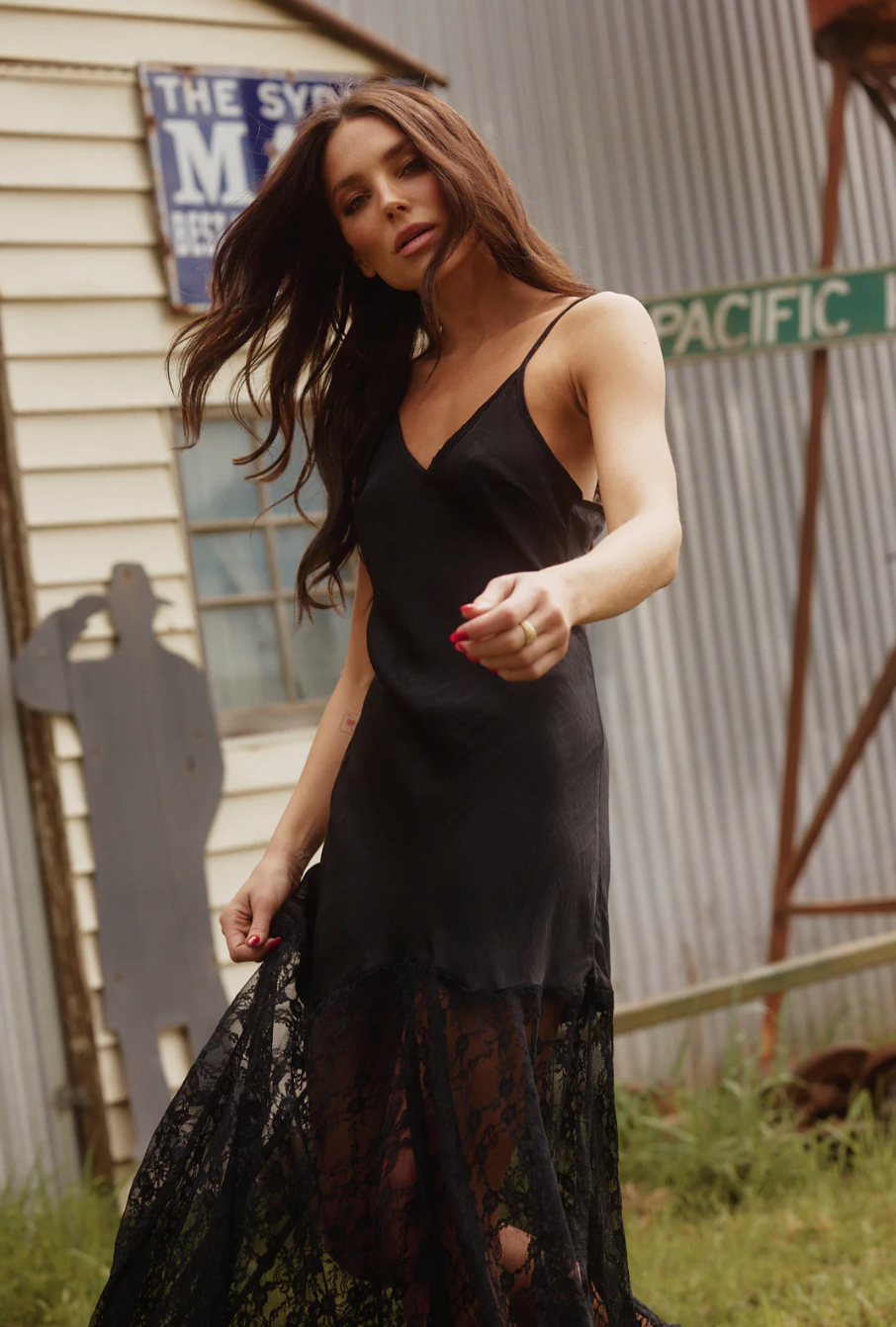 The Lace Maxi Dress - Black | Sabbi